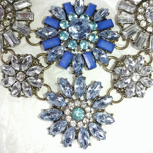 BLUE & CLEAR RHINESTONE STATEMENT BIB NECKLACE - Picture 2 of 9